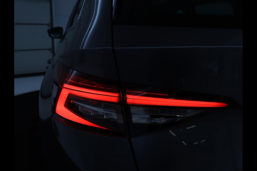 Škoda Kodiaq 1.5 TSI Limited Business Edition 7p. | Trekhaak | Pano.Dak | Camera | Sfeerverlichting | Stoelverwarming | LED | 7 Persoons