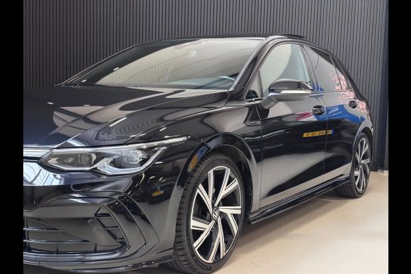 Volkswagen Golf 1.5 eTSI R-Line PANO | CAMERA | IQ LED | Blind Spot