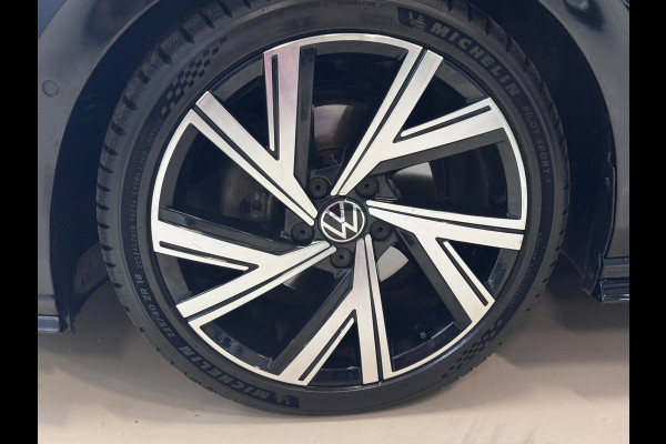 Volkswagen Golf 1.5 eTSI R-Line PANO | CAMERA | IQ LED | Blind Spot