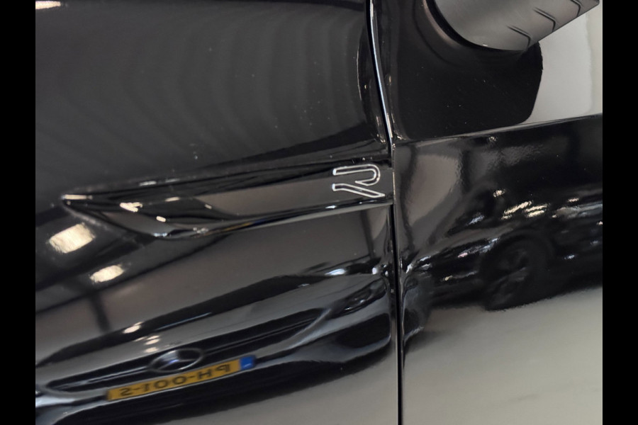 Volkswagen Golf 1.5 eTSI R-Line PANO | CAMERA | IQ LED | Blind Spot