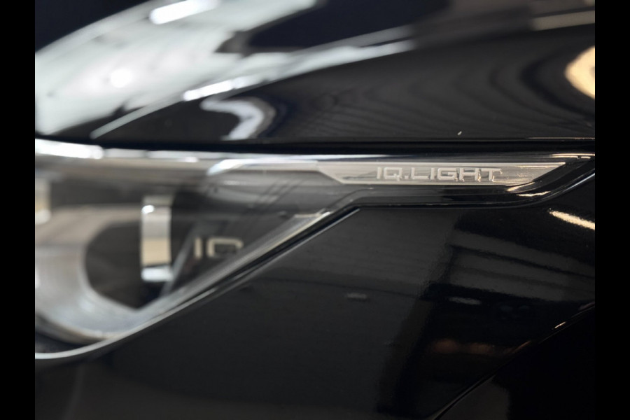 Volkswagen Golf 1.5 eTSI R-Line PANO | CAMERA | IQ LED | Blind Spot