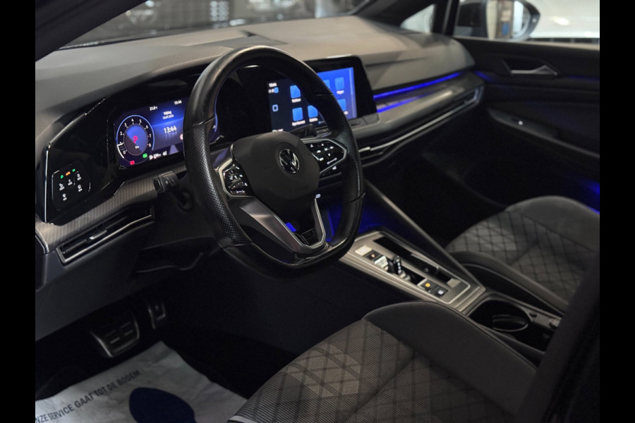 Volkswagen Golf 1.5 eTSI R-Line PANO | CAMERA | IQ LED | Blind Spot