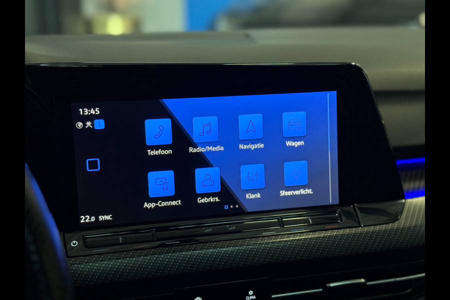 Volkswagen Golf 1.5 eTSI R-Line PANO | CAMERA | IQ LED | Blind Spot