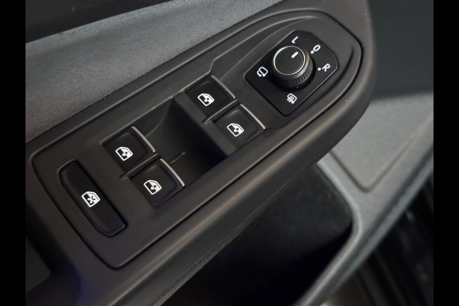 Volkswagen Golf 1.5 eTSI R-Line PANO | CAMERA | IQ LED | Blind Spot