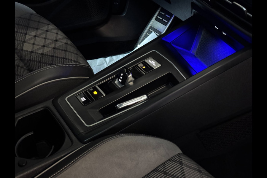 Volkswagen Golf 1.5 eTSI R-Line PANO | CAMERA | IQ LED | Blind Spot