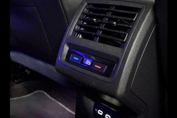 Volkswagen Golf 1.5 eTSI R-Line PANO | CAMERA | IQ LED | Blind Spot