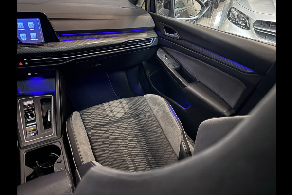 Volkswagen Golf 1.5 eTSI R-Line PANO | CAMERA | IQ LED | Blind Spot