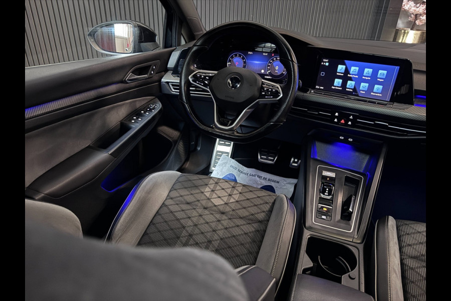 Volkswagen Golf 1.5 eTSI R-Line PANO | CAMERA | IQ LED | Blind Spot