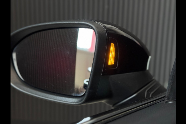 Volkswagen Golf 1.5 eTSI R-Line PANO | CAMERA | IQ LED | Blind Spot