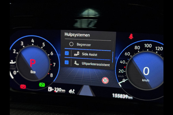 Volkswagen Golf 1.5 eTSI R-Line PANO | CAMERA | IQ LED | Blind Spot