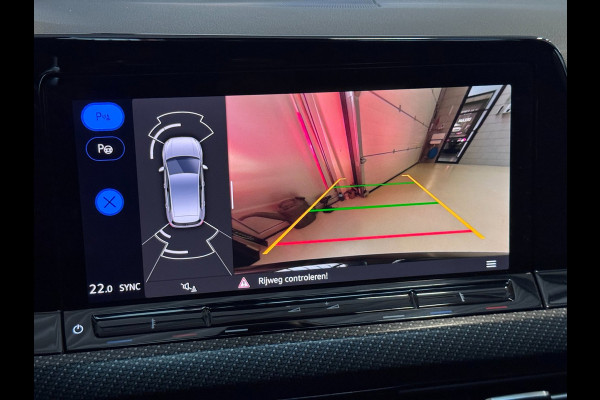 Volkswagen Golf 1.5 eTSI R-Line PANO | CAMERA | IQ LED | Blind Spot