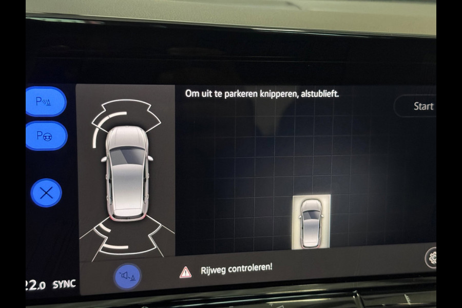 Volkswagen Golf 1.5 eTSI R-Line PANO | CAMERA | IQ LED | Blind Spot