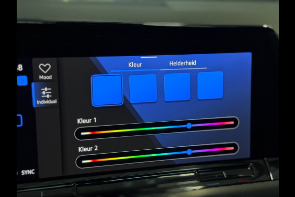 Volkswagen Golf 1.5 eTSI R-Line PANO | CAMERA | IQ LED | Blind Spot