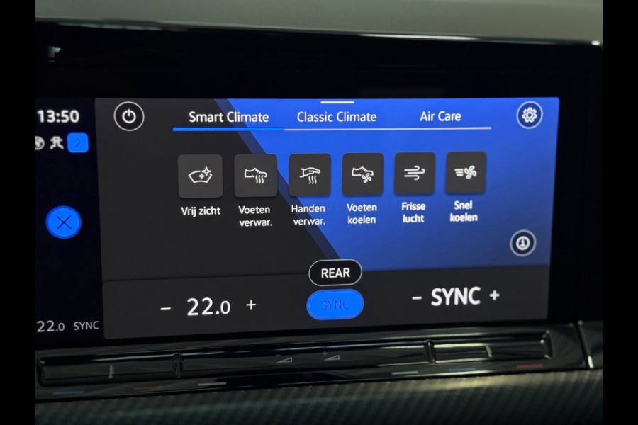 Volkswagen Golf 1.5 eTSI R-Line PANO | CAMERA | IQ LED | Blind Spot
