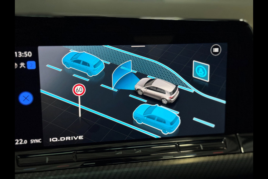 Volkswagen Golf 1.5 eTSI R-Line PANO | CAMERA | IQ LED | Blind Spot