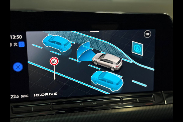 Volkswagen Golf 1.5 eTSI R-Line PANO | CAMERA | IQ LED | Blind Spot