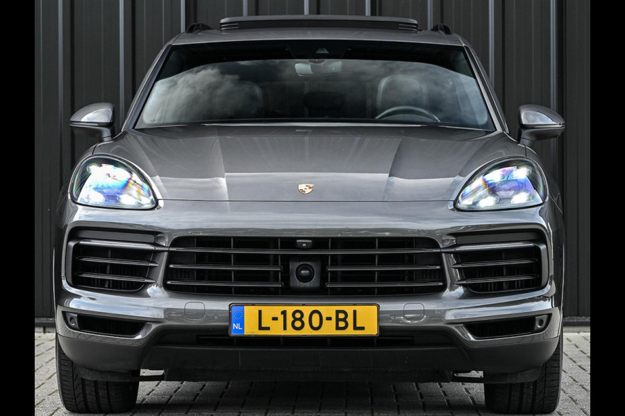 Porsche Cayenne 3.0 | Panoramadak | Achterasbesturing | Dealeronderhouden | 360 Camera | Luchtvering | Adaptive Cruise | Stoelverwarming V+A | Memory seat | Trekhaak |