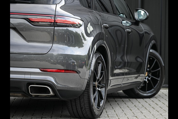 Porsche Cayenne 3.0 | Panoramadak | Achterasbesturing | Dealeronderhouden | 360 Camera | Luchtvering | Adaptive Cruise | Stoelverwarming V+A | Memory seat | Trekhaak |