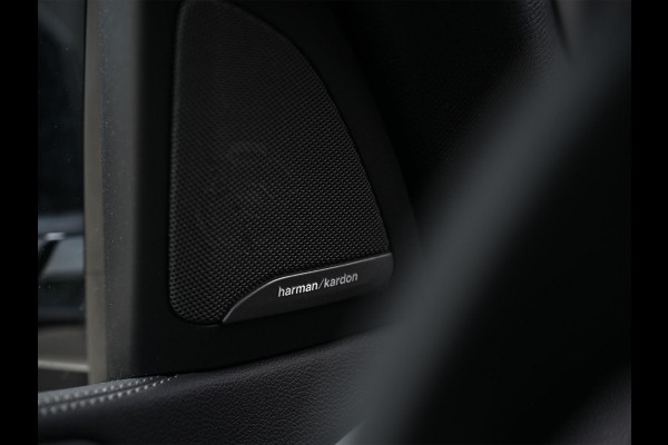 BMW X5 xDrive45e High Executive Panoramadak | M-Performance Seats | NL-Auto | Dealeronderhouden | Carbon Inleg | Active Cruise | Camera | Luchtvering | Memory Seats | Ambiance Interieur | Trekhaak |