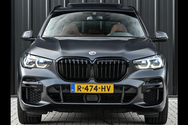 BMW X5 xDrive45e High Executive Panoramadak | M-Performance Seats | NL-Auto | Dealeronderhouden | Carbon Inleg | Active Cruise | Camera | Luchtvering | Memory Seats | Ambiance Interieur | Trekhaak |