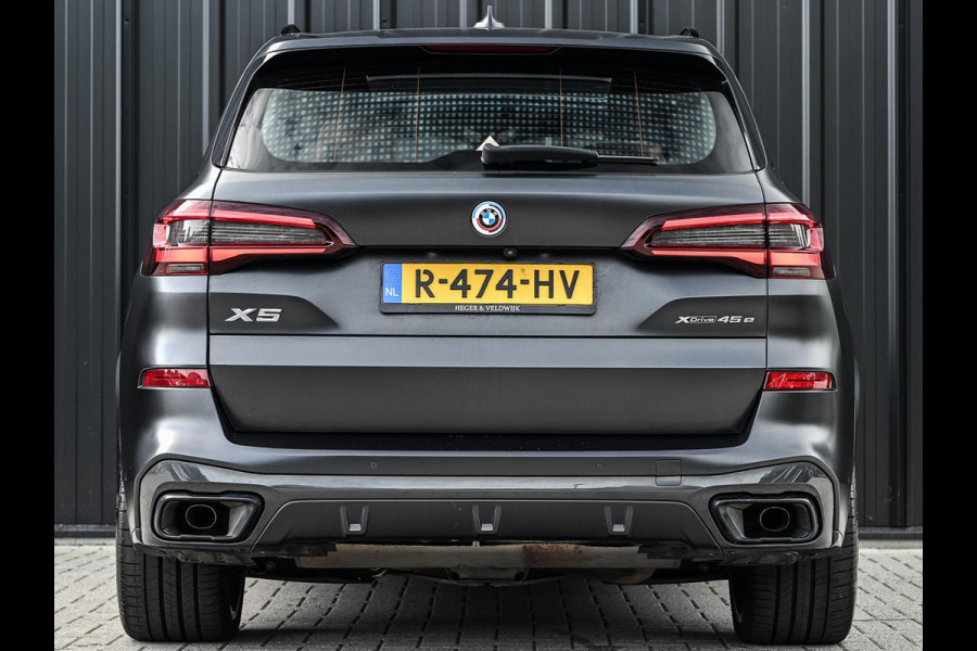 BMW X5 xDrive45e High Executive Panoramadak | M-Performance Seats | NL-Auto | Dealeronderhouden | Carbon Inleg | Active Cruise | Camera | Luchtvering | Memory Seats | Ambiance Interieur | Trekhaak |