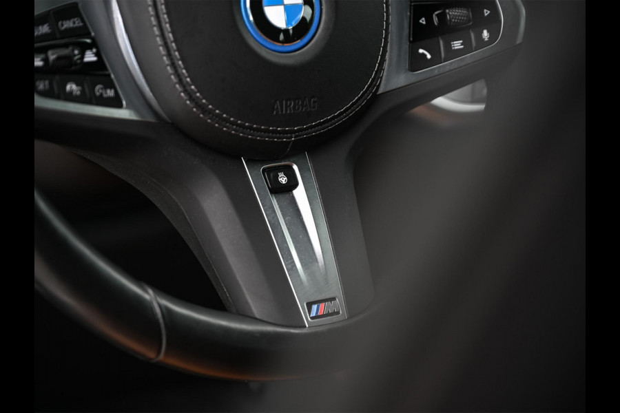 BMW X5 xDrive45e High Executive Panoramadak | M-Performance Seats | NL-Auto | Dealeronderhouden | Carbon Inleg | Active Cruise | Camera | Luchtvering | Memory Seats | Ambiance Interieur | Trekhaak |