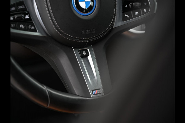BMW X5 xDrive45e High Executive Panoramadak | M-Performance Seats | NL-Auto | Dealeronderhouden | Carbon Inleg | Active Cruise | Camera | Luchtvering | Memory Seats | Ambiance Interieur | Trekhaak |