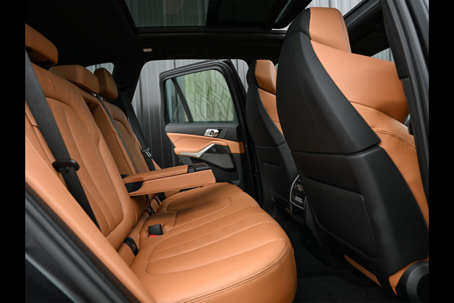 BMW X5 xDrive45e High Executive Panoramadak | M-Performance Seats | NL-Auto | Dealeronderhouden | Carbon Inleg | Active Cruise | Camera | Luchtvering | Memory Seats | Ambiance Interieur | Trekhaak |