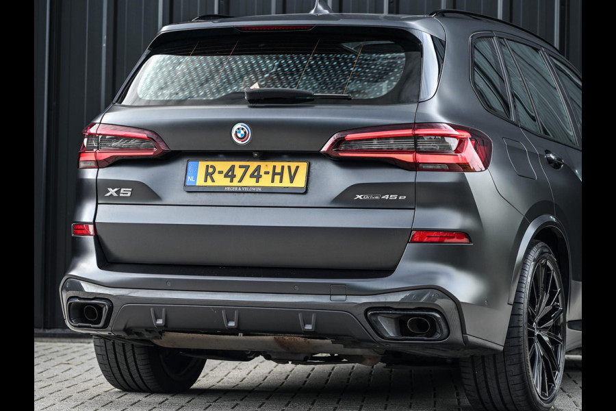 BMW X5 xDrive45e High Executive Panoramadak | M-Performance Seats | NL-Auto | Dealeronderhouden | Carbon Inleg | Active Cruise | Camera | Luchtvering | Memory Seats | Ambiance Interieur | Trekhaak |