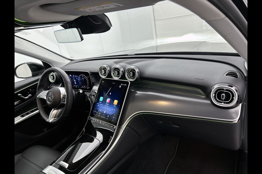 Mercedes-Benz GLC 300 e 4MATIC Plug-In Hybride Trekhaak | Panorama Schuif-Kanteldak | Parkeerpakket met achteruitcamera | Distronic | Ledkolampen | Advanced Soundsystem. Inclusief 24 maanden Mercedes-Benz Certified garantie voor Europa.