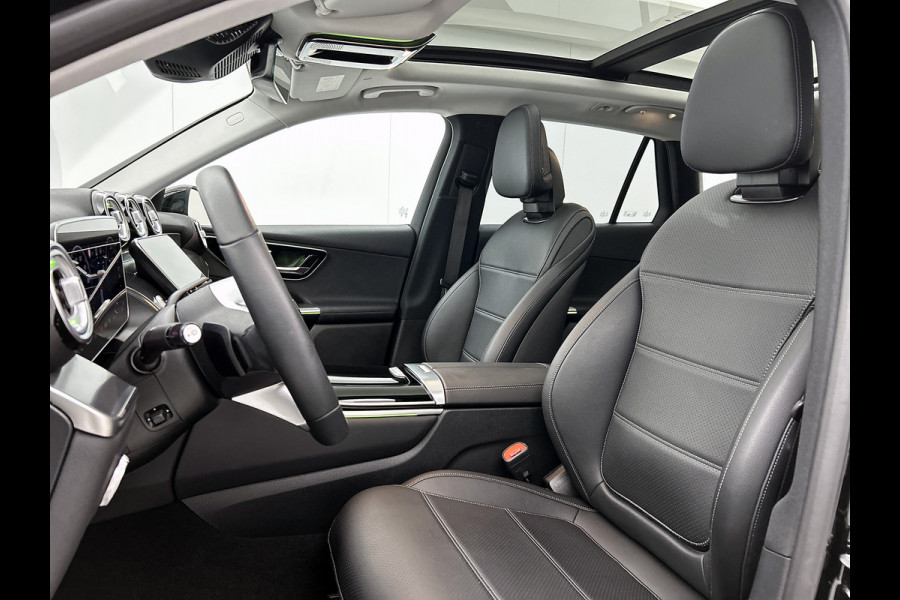 Mercedes-Benz GLC 300 e 4MATIC Plug-In Hybride Trekhaak | Panorama Schuif-Kanteldak | Parkeerpakket met achteruitcamera | Distronic | Ledkolampen | Advanced Soundsystem. Inclusief 24 maanden Mercedes-Benz Certified garantie voor Europa.