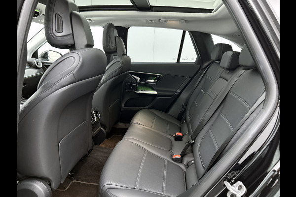 Mercedes-Benz GLC 300 e 4MATIC Plug-In Hybride Trekhaak | Panorama Schuif-Kanteldak | Parkeerpakket met achteruitcamera | Distronic | Ledkolampen | Advanced Soundsystem. Inclusief 24 maanden Mercedes-Benz Certified garantie voor Europa.
