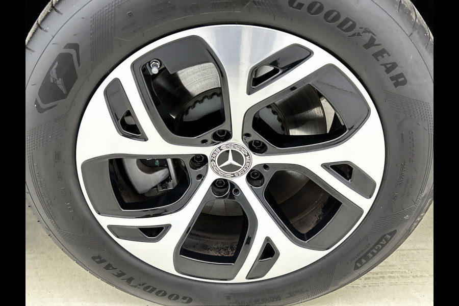 Mercedes-Benz GLC 300 e 4MATIC Plug-In Hybride Trekhaak | Panorama Schuif-Kanteldak | Parkeerpakket met achteruitcamera | Distronic | Ledkolampen | Advanced Soundsystem. Inclusief 24 maanden Mercedes-Benz Certified garantie voor Europa.