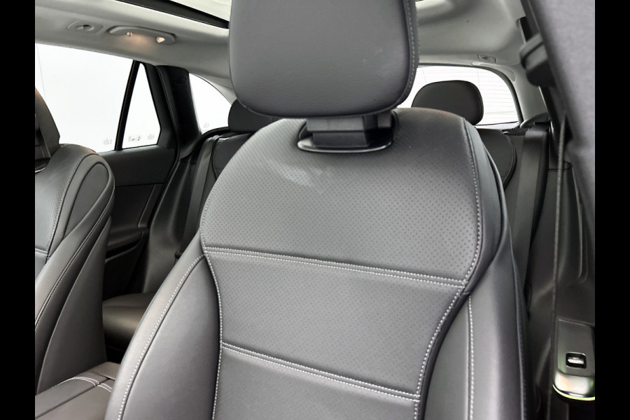 Mercedes-Benz GLC 300 e 4MATIC Plug-In Hybride Trekhaak | Panorama Schuif-Kanteldak | Parkeerpakket met achteruitcamera | Distronic | Ledkolampen | Advanced Soundsystem. Inclusief 24 maanden Mercedes-Benz Certified garantie voor Europa.