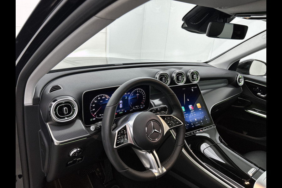 Mercedes-Benz GLC 300 e 4MATIC Plug-In Hybride Trekhaak | Panorama Schuif-Kanteldak | Parkeerpakket met achteruitcamera | Distronic | Ledkolampen | Advanced Soundsystem. Inclusief 24 maanden Mercedes-Benz Certified garantie voor Europa.