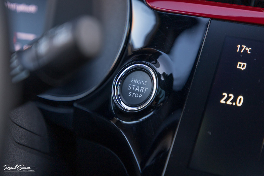 Opel Corsa 1.2 GS Line | Panoramadak | Blis | Keyless | Apple carplay | Metallic |