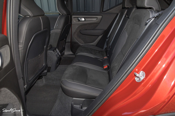 Volvo XC40 Recharge Twin Pro | Panoramadak | Adaptieve cruise | Memory | Harman Kardon | Blis |