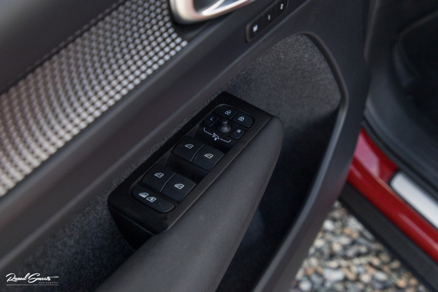 Volvo XC40 Recharge Twin Pro | Panoramadak | Adaptieve cruise | Memory | Harman Kardon | Blis |