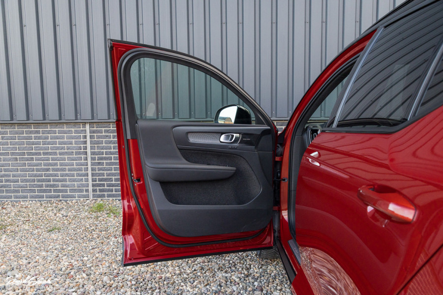 Volvo XC40 Recharge Twin Pro | Panoramadak | Adaptieve cruise | Memory | Harman Kardon | Blis |