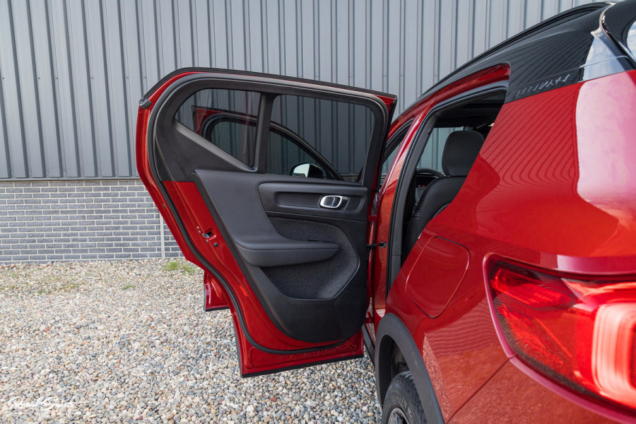 Volvo XC40 Recharge Twin Pro | Panoramadak | Adaptieve cruise | Memory | Harman Kardon | Blis |