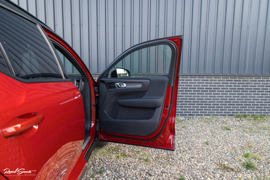 Volvo XC40 Recharge Twin Pro | Panoramadak | Adaptieve cruise | Memory | Harman Kardon | Blis |