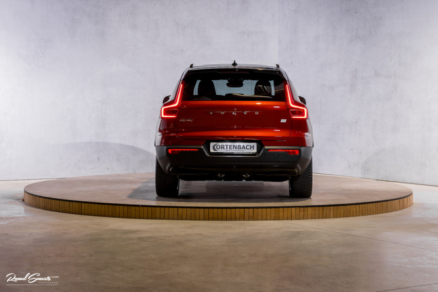 Volvo XC40 Recharge Twin Pro | Panoramadak | Adaptieve cruise | Memory | Harman Kardon | Blis |