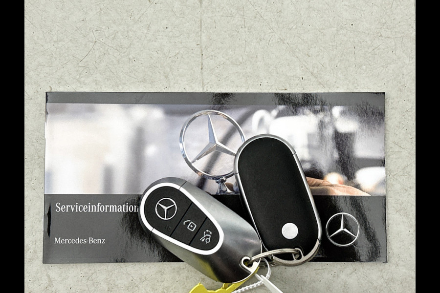 Mercedes-Benz GLC 300 e 4MATIC AMG Plug-In Hybride Luchtvering | AMG Premium | Night Pakket | Alarm klasse 3 | Head-up-Display | Panorama Schuif-Kanteldak. Inclusief 24 maanden MB Certified garantie voor Europa.
