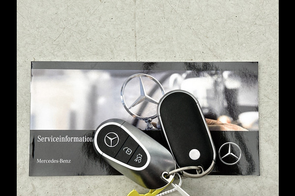 Mercedes-Benz GLC 300 e 4MATIC AMG Plug-In Hybride Luchtvering | AMG Premium | Night Pakket | Alarm klasse 3 | Head-up-Display | Panorama Schuif-Kanteldak. Inclusief 24 maanden MB Certified garantie voor Europa.
