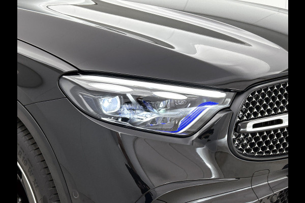 Mercedes-Benz GLC 300 e 4MATIC AMG Plug-In Hybride Luchtvering | AMG Premium | Night Pakket | Alarm klasse 3 | Head-up-Display | Panorama Schuif-Kanteldak. Inclusief 24 maanden MB Certified garantie voor Europa.