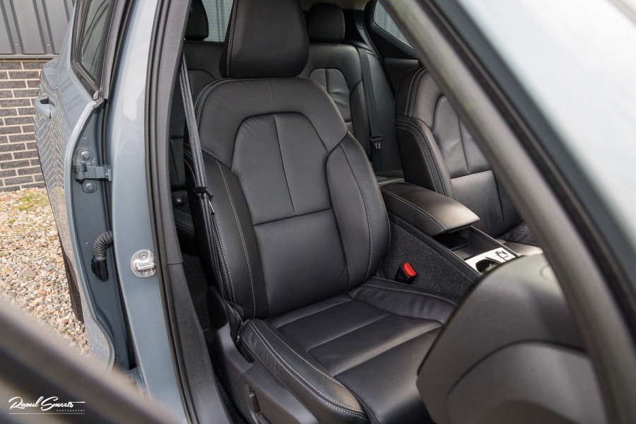 Volvo XC40 1.5 T4 Plug-in hybrid Plus Dark | Adaptieve cruise | Memory | Blis | Harman Kardon |