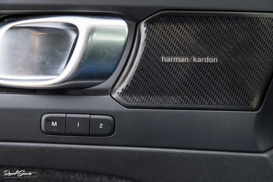 Volvo XC40 1.5 T4 Plug-in hybrid Plus Dark | Adaptieve cruise | Memory | Blis | Harman Kardon |