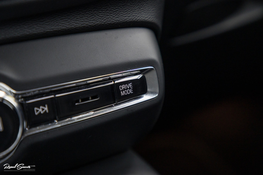 Volvo XC40 1.5 T4 Plug-in hybrid Plus Dark | Adaptieve cruise | Memory | Blis | Harman Kardon |