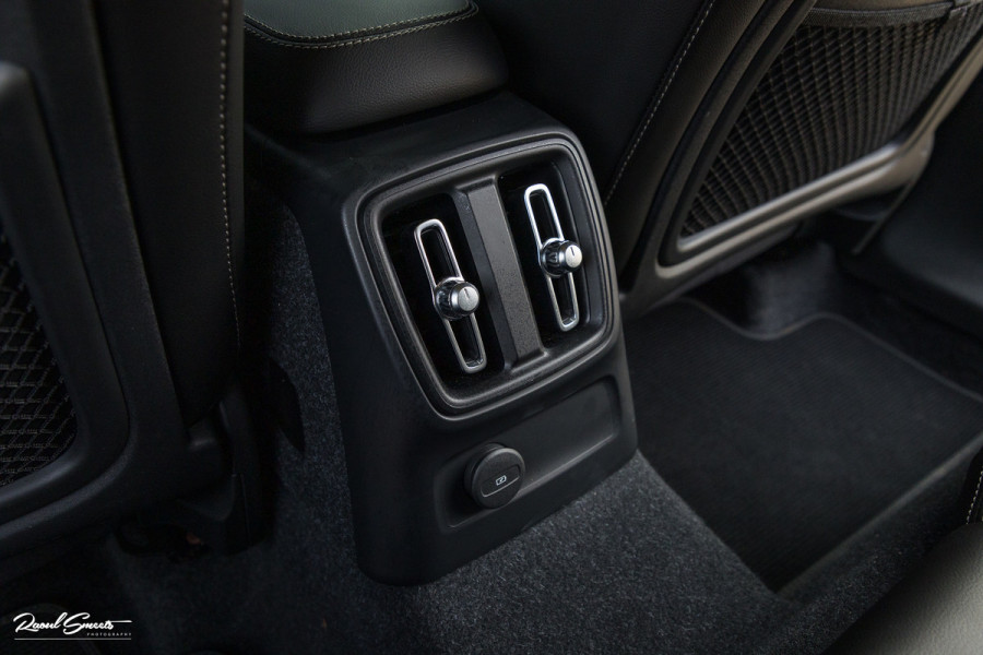Volvo XC40 1.5 T4 Plug-in hybrid Plus Dark | Adaptieve cruise | Memory | Blis | Harman Kardon |