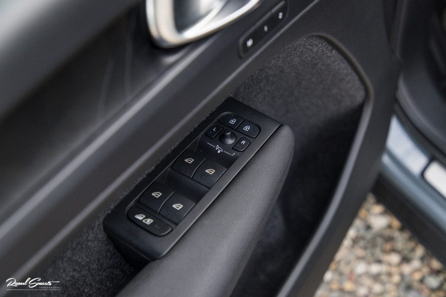 Volvo XC40 1.5 T4 Plug-in hybrid Plus Dark | Adaptieve cruise | Memory | Blis | Harman Kardon |
